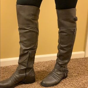 Grey guess boots